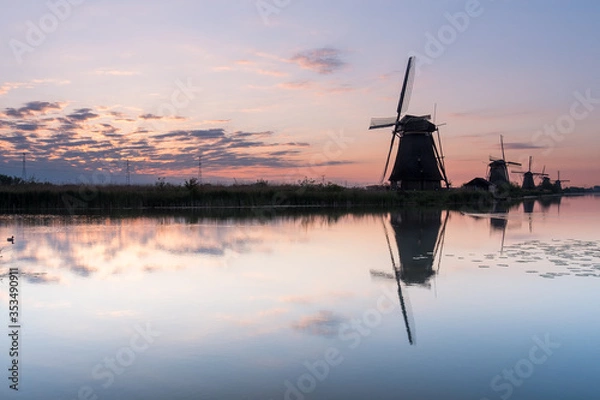Fototapeta Discover the splendid windmills of Kinderdijk to see how the Dutch have been controlling the waters for over 1000 years. It’s a unique spectacle!