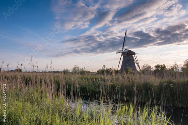 Fototapeta Discover the splendid windmills of Kinderdijk to see how the Dutch have been controlling the waters for over 1000 years. It’s a unique spectacle!