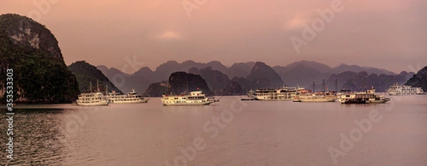 Obraz Ha Long Bay at Dawn