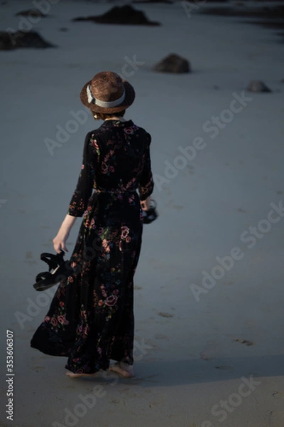 Fototapeta 女性　砂