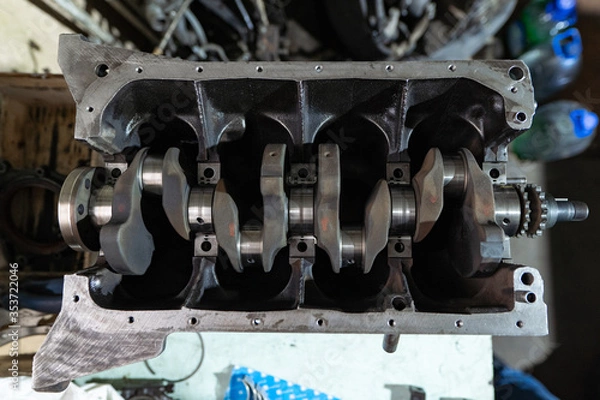 Obraz Disassembled crankshaft. Disassembled engine during repair.