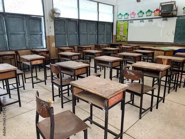 Fototapeta Old and shabby classrooms were closed during the semester break