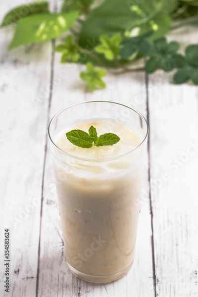 Fototapeta 爽やか　バナナジュース