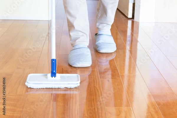 Obraz フロアリングのワックスがけ	