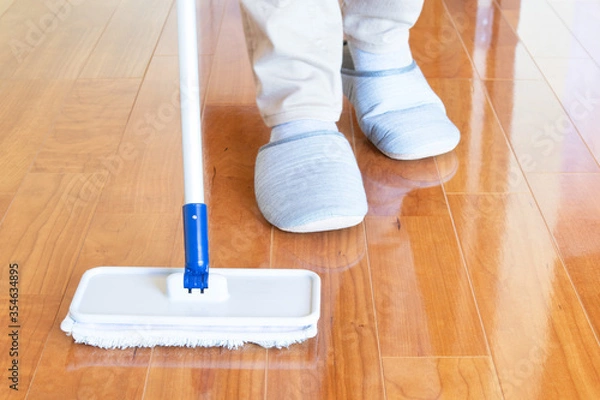 Obraz フロアリングのワックスがけ	