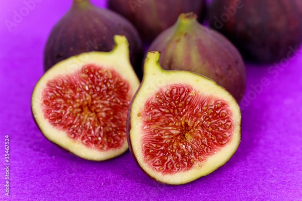 Fototapeta Feigen auf violett Hintergrund