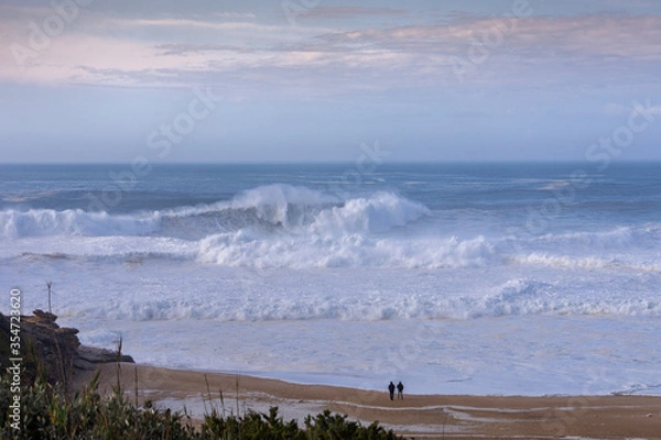 Fototapeta view of the beach with huge waves in Nazare