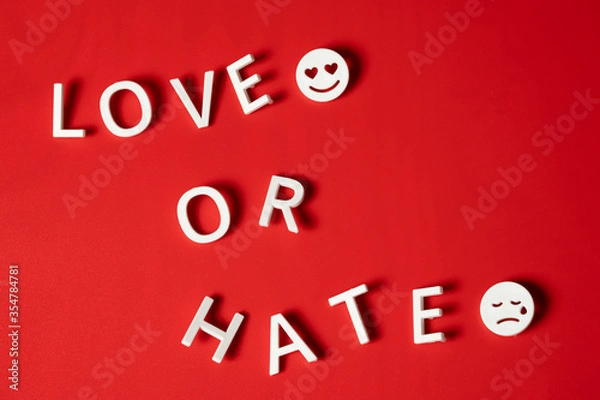 Obraz love or hate text