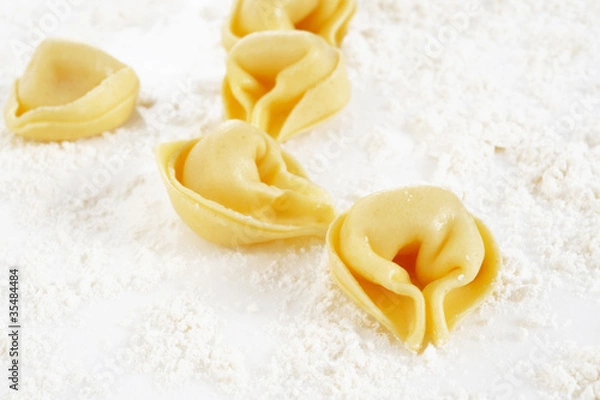 Obraz tortellini on flour