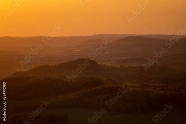 Fototapeta Zachodzące słońce w Rudawach / The setting sun in Rudawy Janowickie Mountains, Poland
