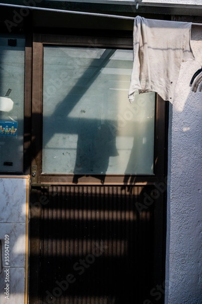 Obraz cleaning the window