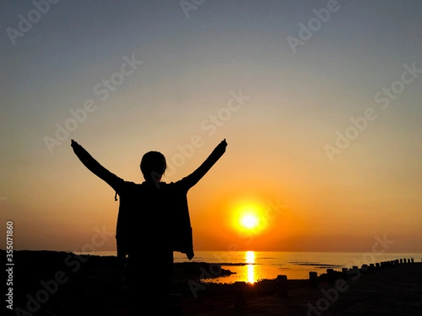 Obraz 일몰의 만세를 외치는 어린이