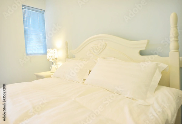 Fototapeta king sized bed