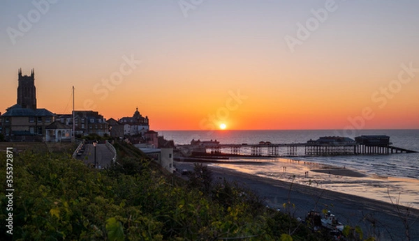 Obraz Cromer town and pier at sunset.