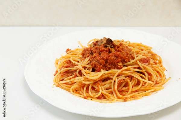 Obraz ガーリックイタリアントマトソースパスタ