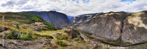Fototapeta Banner with a view of the Altai mountains, the Chulyshman river, the steep Bank of the katu-Yaryk pass