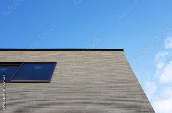 Fototapeta 日本の住宅ビルの外壁と青空