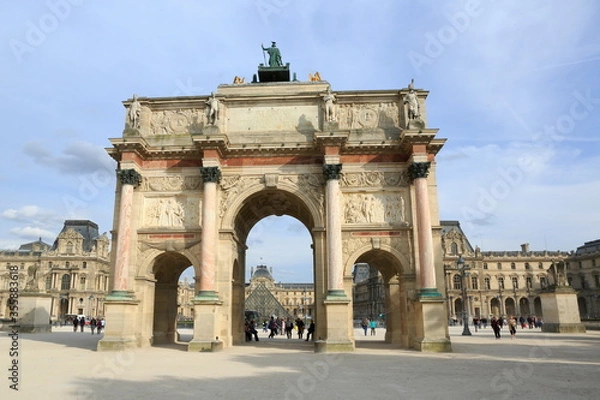 Fototapeta Paris, France - April 2014: the Arc de Triomphe du Carrousel in front of the Tuileries Gardens seen from the courtyard of the Louvre. It was built by Napoleon for military victories.