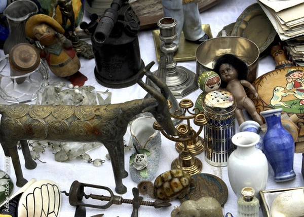 Fototapeta Paris small antique market