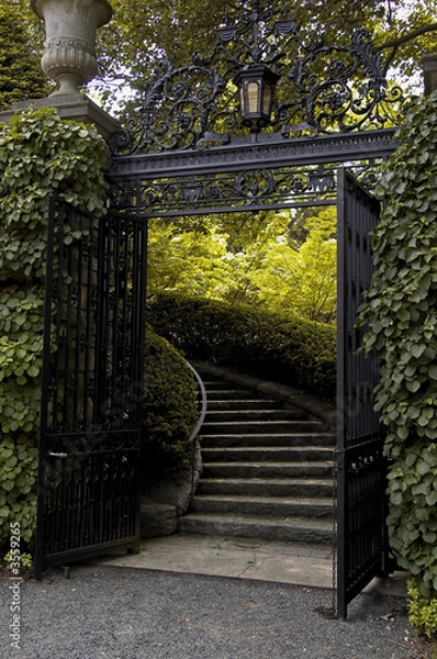 Obraz Iron Gates at an Estate on the Hudson with stairway
