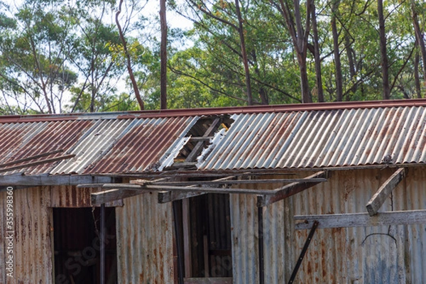 Fototapeta An old dilapidated building in the Wollemi National Park in regional New South Wales