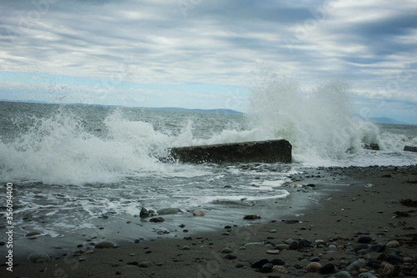Obraz waves crashing on rocks
