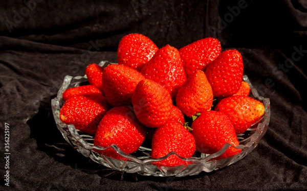 Obraz strawberries in a basket