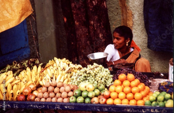 Fototapeta vendeuse fruit inde