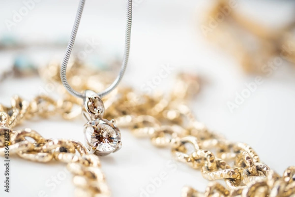 Obraz ネックレスとゴールドのチェーン