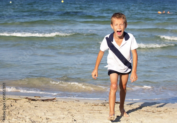 Obraz Crying boy on a sea background