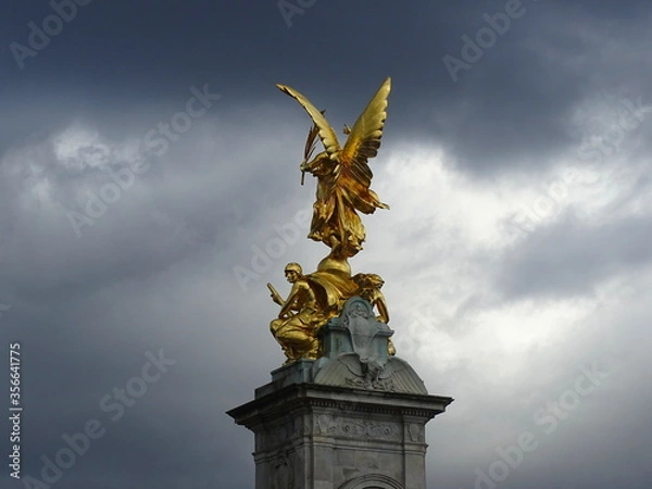 Fototapeta Victoria Memorial and thunder