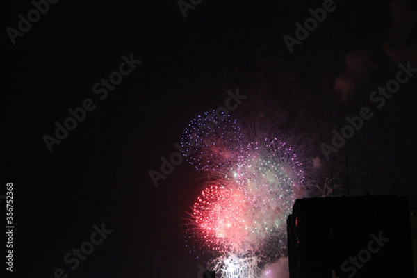 Obraz 夜を彩る花火です。日本にて。
とても綺麗です。
