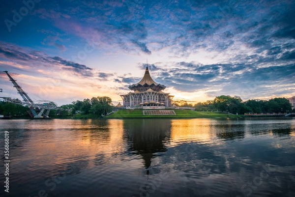 Obraz A quiet morning view of the DUN Legislature building in Kuching, Sarawak