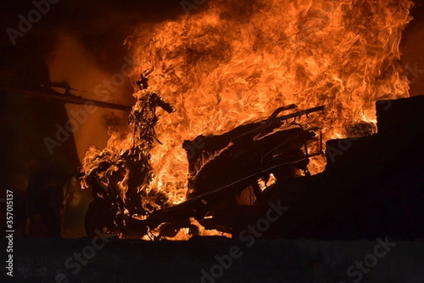 Obraz A combustion electric vehicles