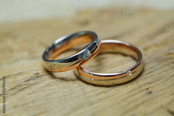 Obraz wedding rings on a table