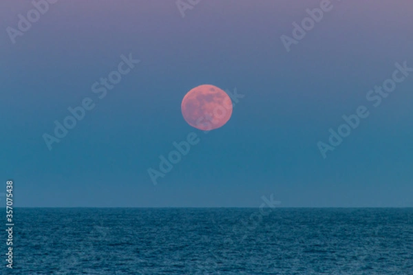 Obraz moon over sea