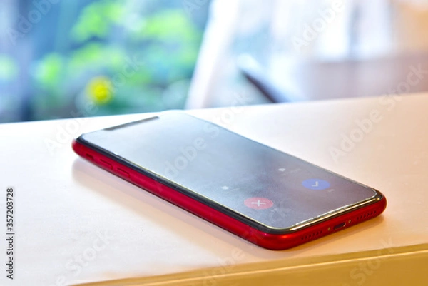 Obraz 室内にあるスマートフォン