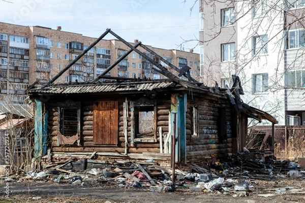Fototapeta abandoned building in the city after a fire