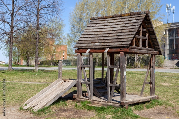 Fototapeta Hardwood destroyed by the winter hill with a gazebo