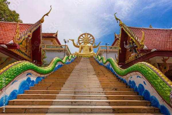 Fototapeta Scene in Wat Phra Yai (Big buddha temple) in Samui under blue sky in Samui island, Thailand