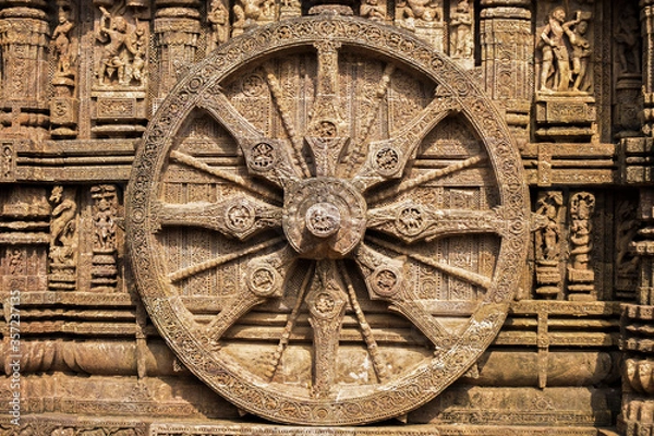 Fototapeta ancient wheel of a chariot at konark sun temle at orissa