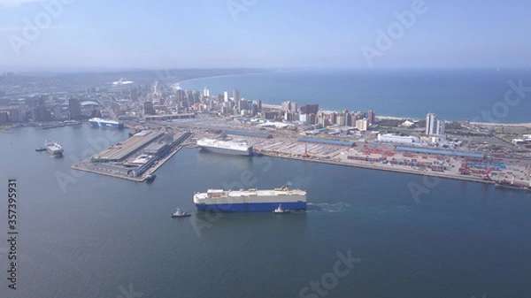 Obraz Harbour with ships at port overlooking Durban