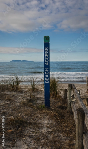 Obraz Beach access sign looking at waves on a beautiful summer beach