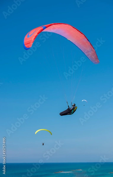 Fototapeta Para glider on a background of blue sky