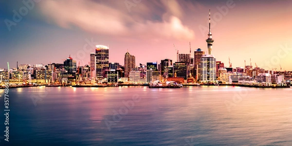Obraz Panoramic view of Auckland city skyline and harbour at sunset as seen from the North Shore. Auckland, known as the "City of Sails" is ethnically diverse and is the most populous city in NZ.    