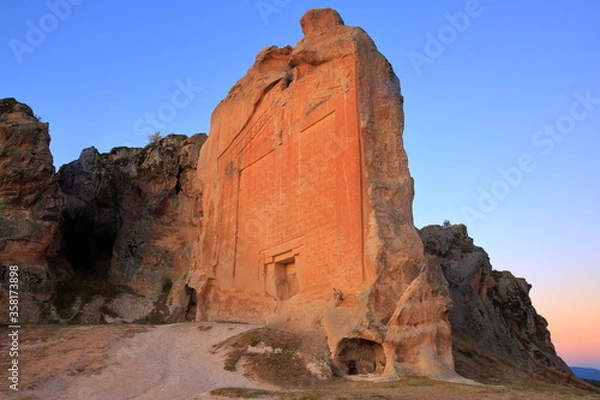 Fototapeta Midas Monument, also known as Yazılıkaya. It is located in the ancient Phrygian Valley. It is dedicated to the mother goddess Kybele, the only god of the Phrygian religion. 550 BC. Eskisehir, Turkey.