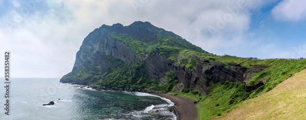 Fototapeta panoramic view of the volcano of Songsan Ilchulbong on jeju island.