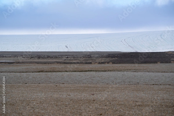 Fototapeta A glacier on an island called "Nordaustlandet" on Svalbard. An arctic desert without vegetation