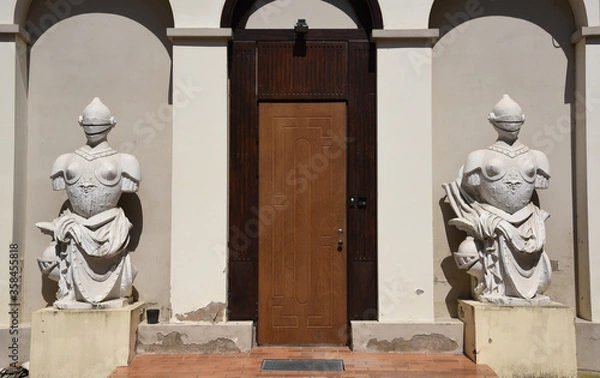 Obraz Entrance guard statues 