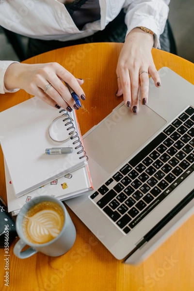Obraz businessman working on laptop